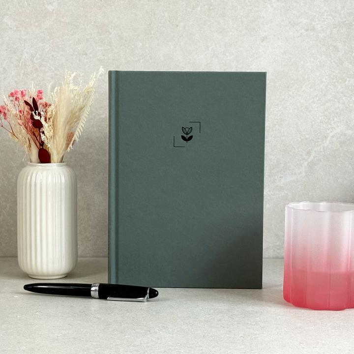 Notebook 192 pages, dotted, hard cover - Lola Lima Paper Co.