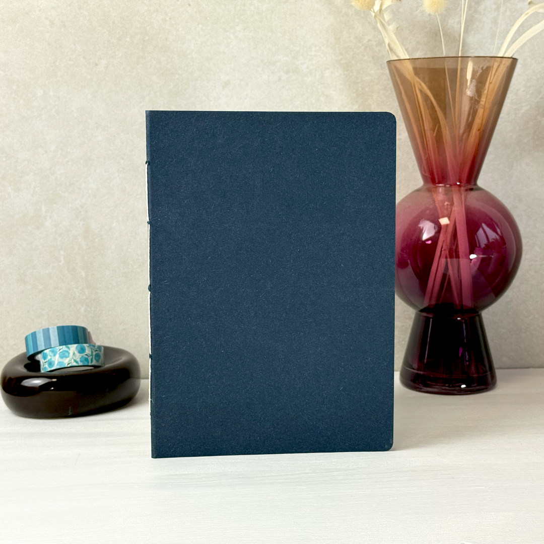 Loop Planer Roczny – A5, 60 stron, niedatowany, granatowy - Lola Lima Paper Co.